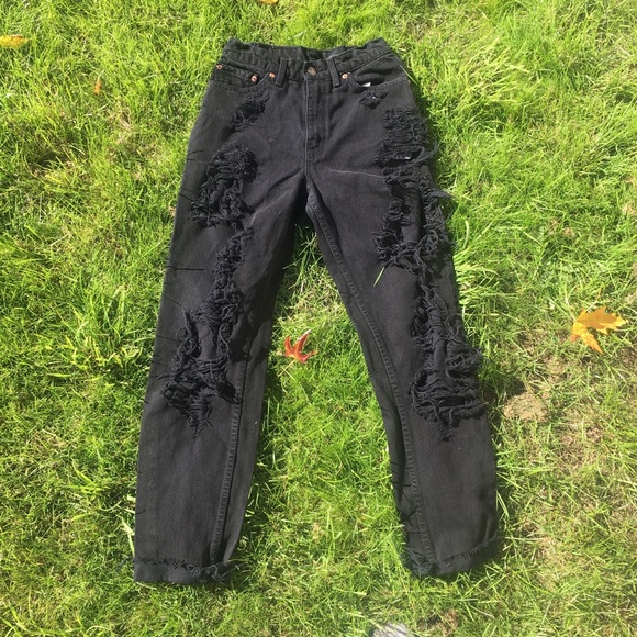 BLACK DISTRESSED LEVIS🦋🌈💞☂️ - Picture 2 of 5